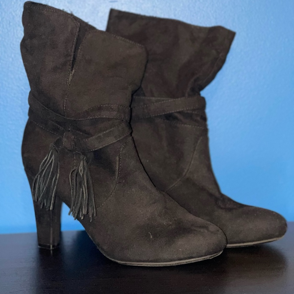 Express black suede booties, US10